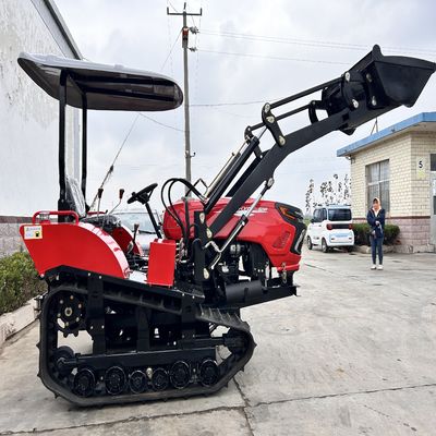 Potente piccolo trattore da 50 CV con attrezzature ausiliarie
