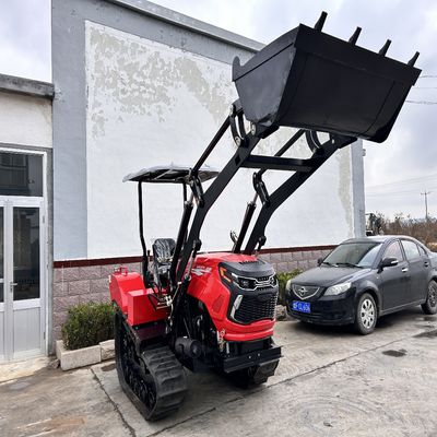 Potente piccolo trattore da 50 CV con attrezzature ausiliarie